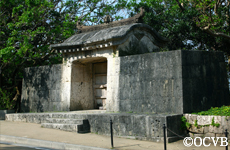 園比屋武御嶽石門