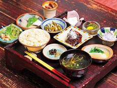 島やさい食堂　てぃーあんだ